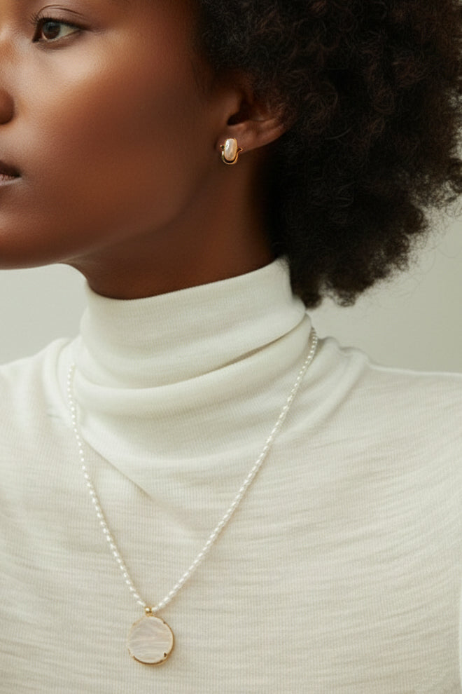 Circle Pendant Pearl Necklace